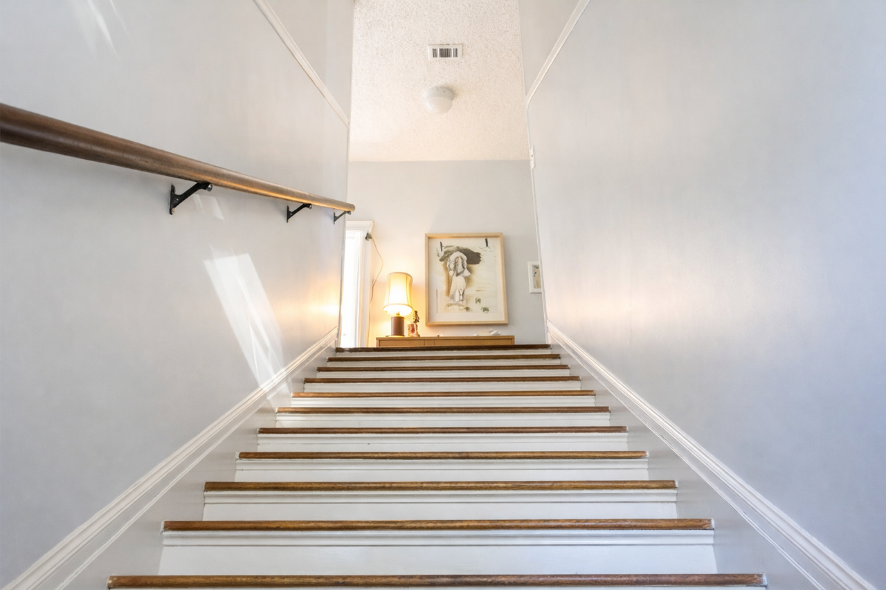 1103 W 22nd St - Photo 2 of 17