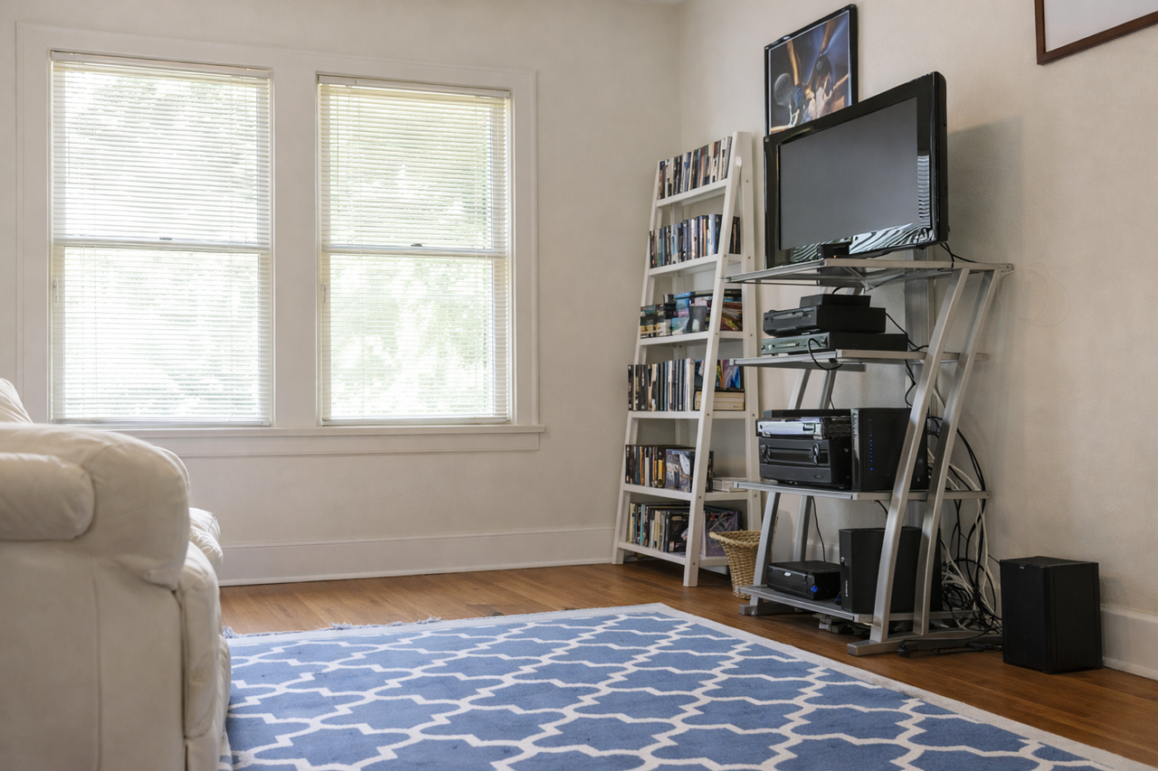 1103 W 22nd St - Photo 7 of 17