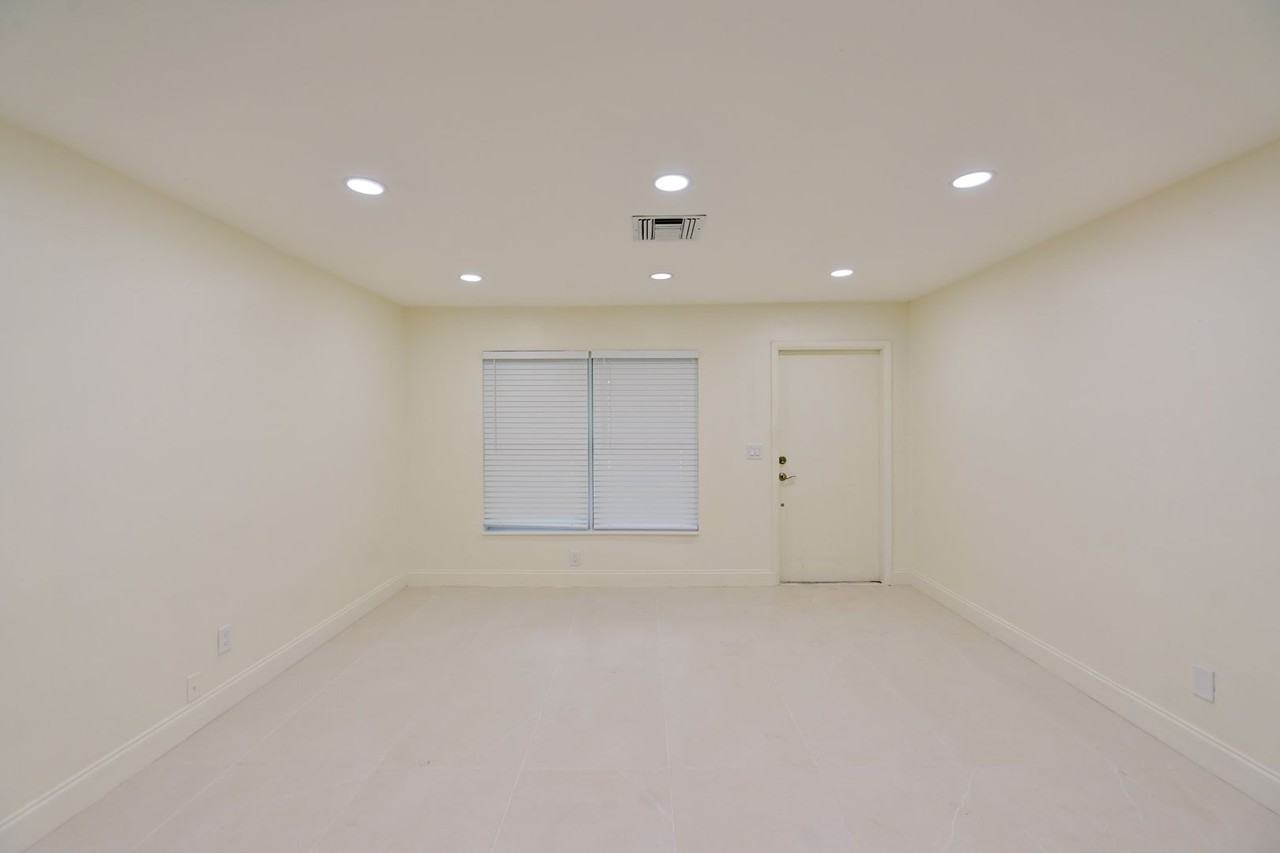2781 Sw 47th St - Photo 2 of 50