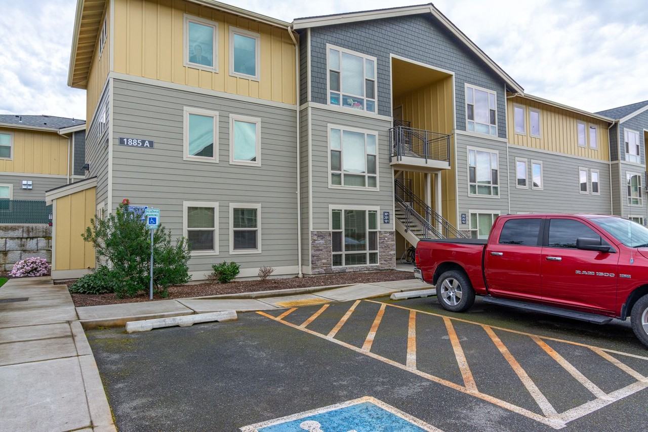 M1249 - Park Terrace Apartments - Photo 2 of 40