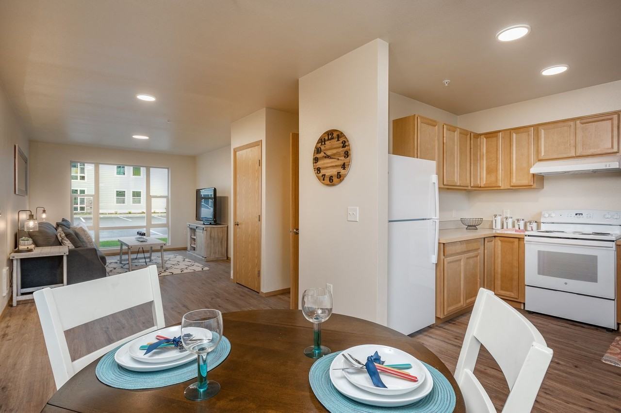 M1249 - Park Terrace Apartments - Photo 6 of 19
