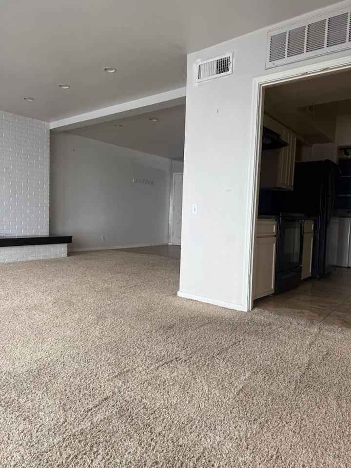 2704 San Pedro St #14 - Photo 5 of 19