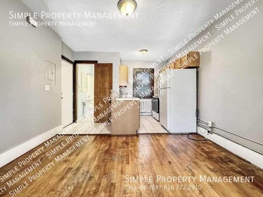 443 Division Ave S #A - Photo 2 of 9