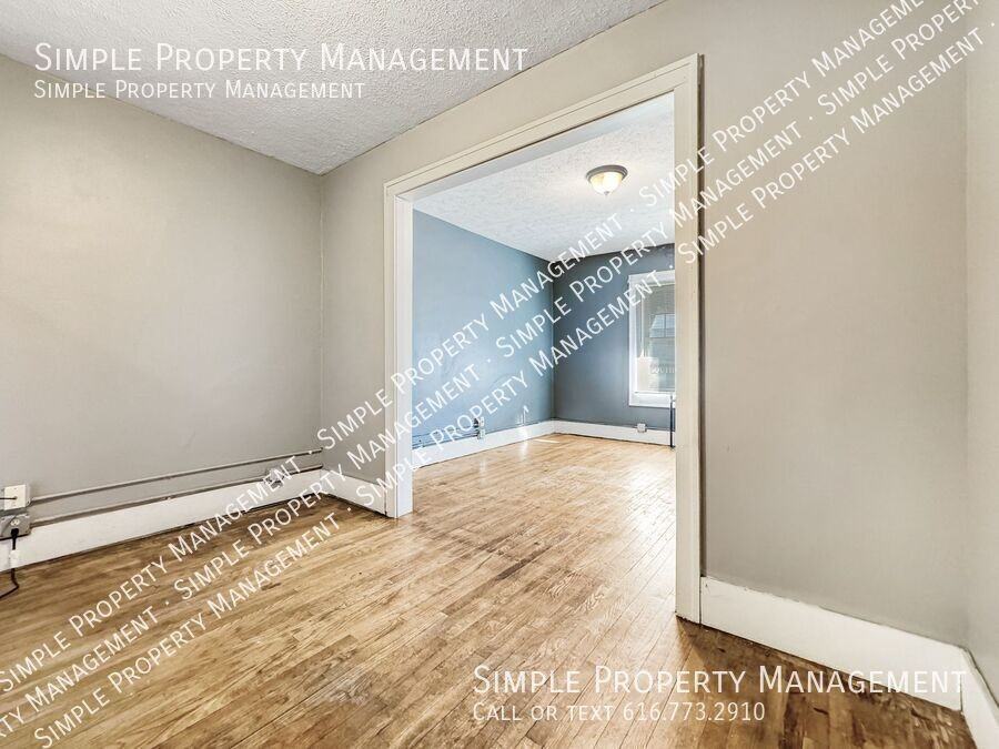 443 Division Ave S #A - Photo 3 of 9