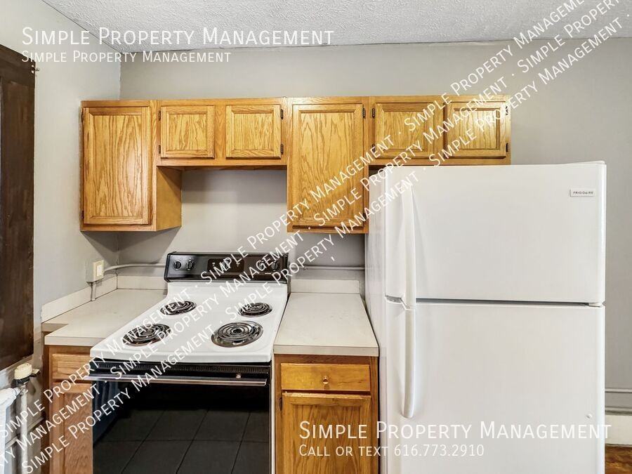 443 Division Ave S #A - Photo 5 of 9