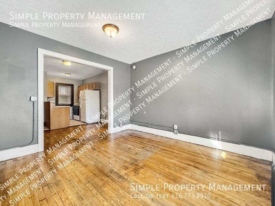 443 Division Ave S #A - Photo 7 of 9