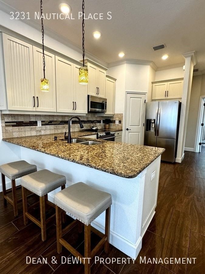 3231 Nautical Pl S - Photo 3 of 43