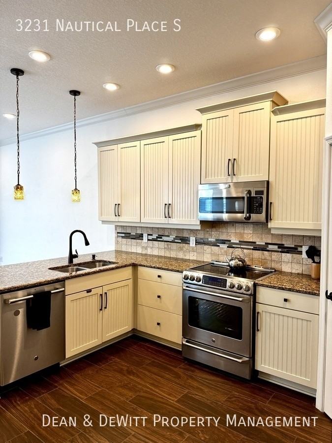 3231 Nautical Pl S - Photo 5 of 43