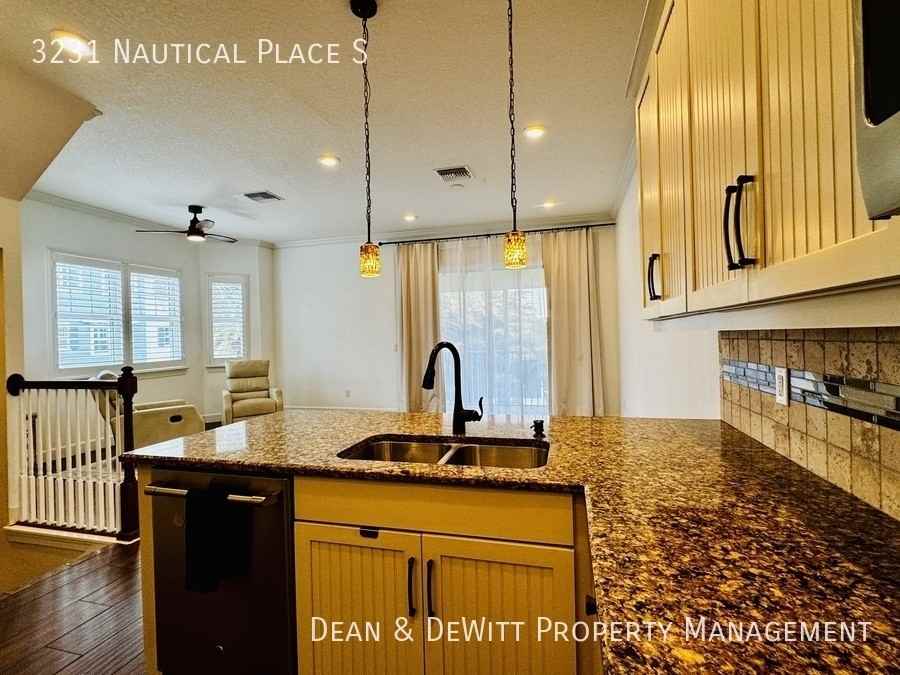 3231 Nautical Pl S - Photo 7 of 43