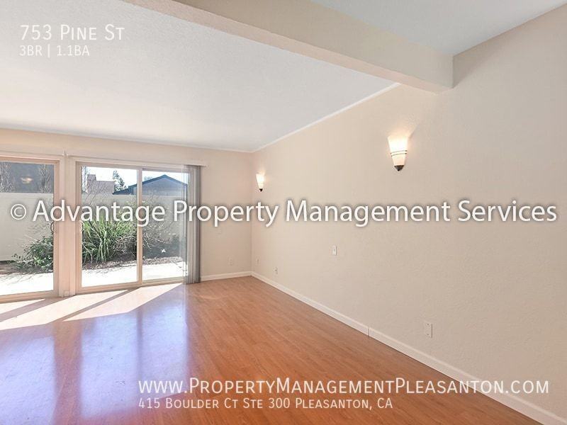 753 Pine St - Photo 6 of 18