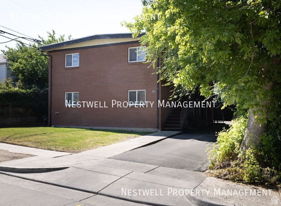 938 E Lowell Ave #3 - Photo 3 of 11