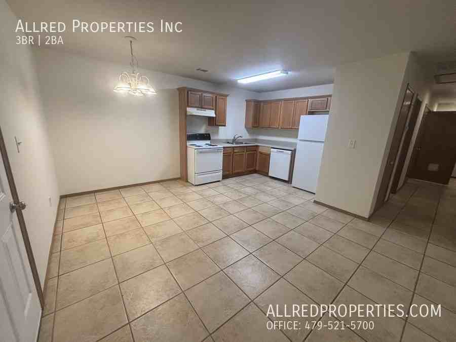 307 E Asher Ct - Photo 3 of 10