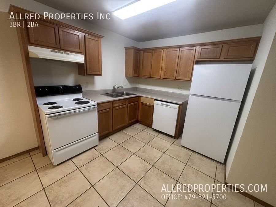 307 E Asher Ct - Photo 4 of 10