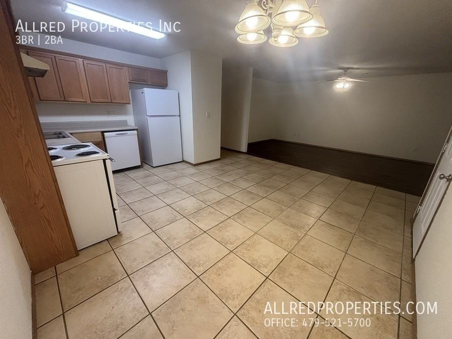 307 E Asher Ct - Photo 5 of 10