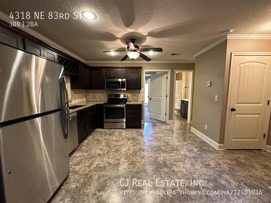 4318 Ne 83rd St - Photo 5 of 12