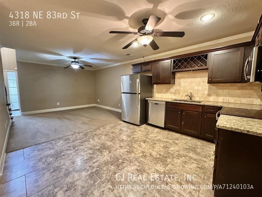 4318 Ne 83rd St - Photo 6 of 12