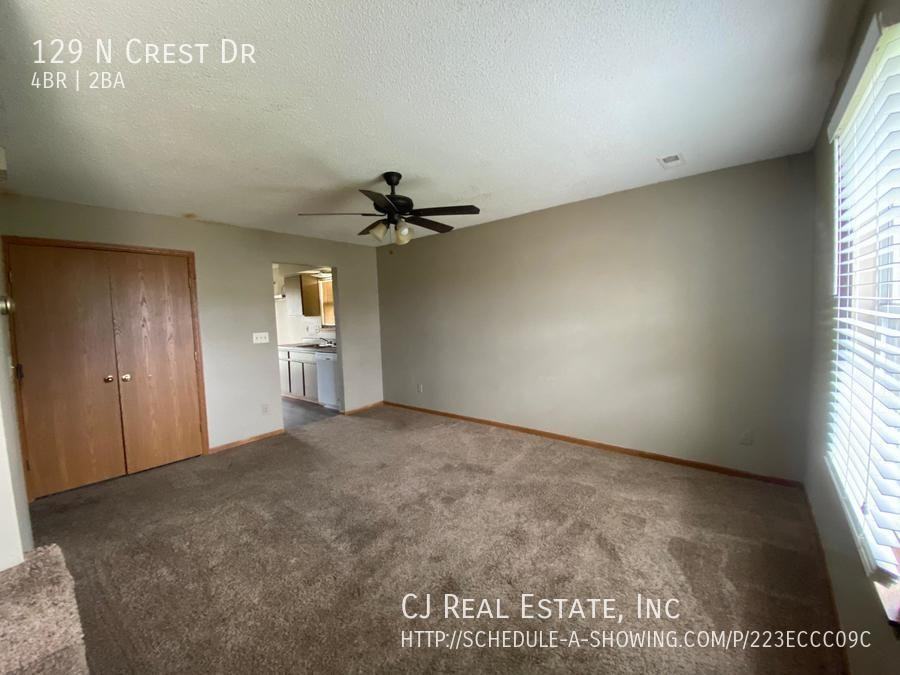 129 N Crest Dr - Photo 2 of 11