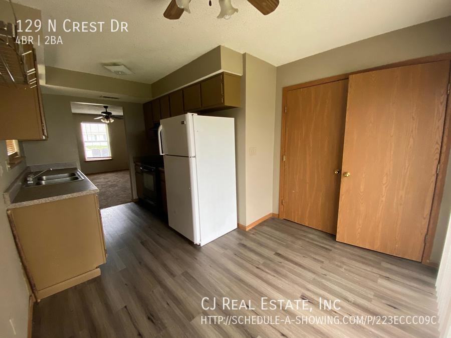 129 N Crest Dr - Photo 3 of 11