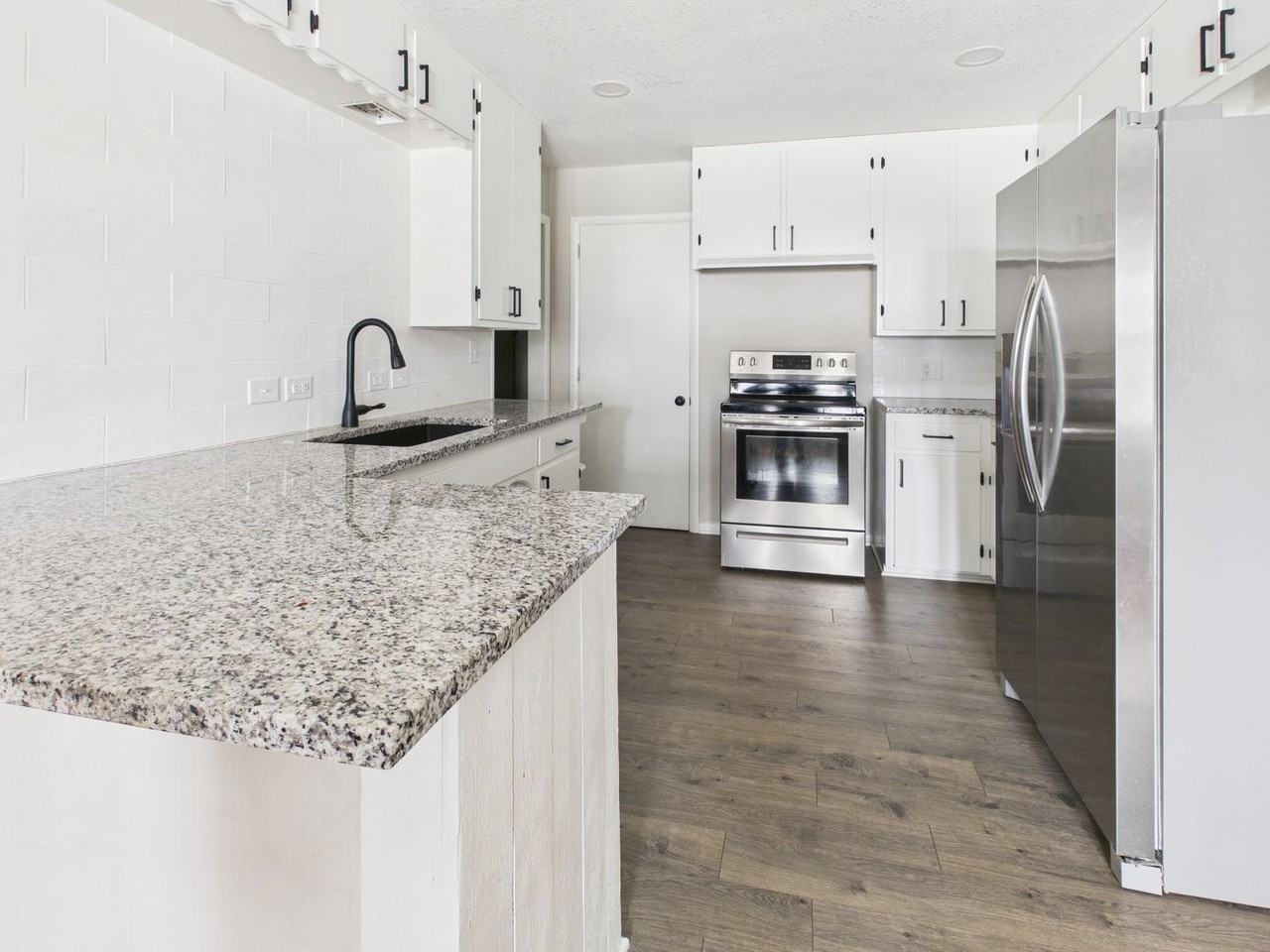 500 Hancock St - Photo 2 of 10