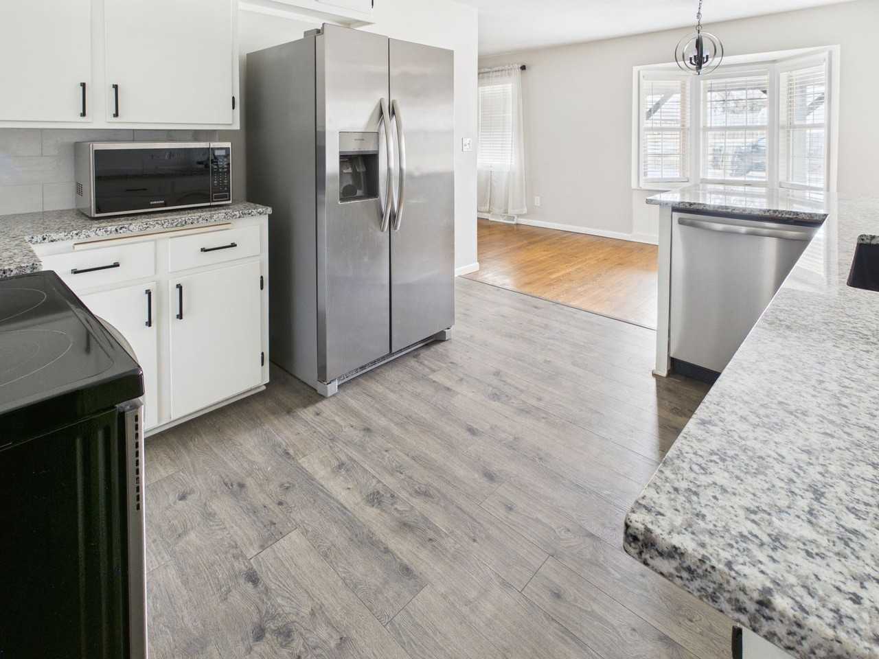 500 Hancock St - Photo 3 of 10