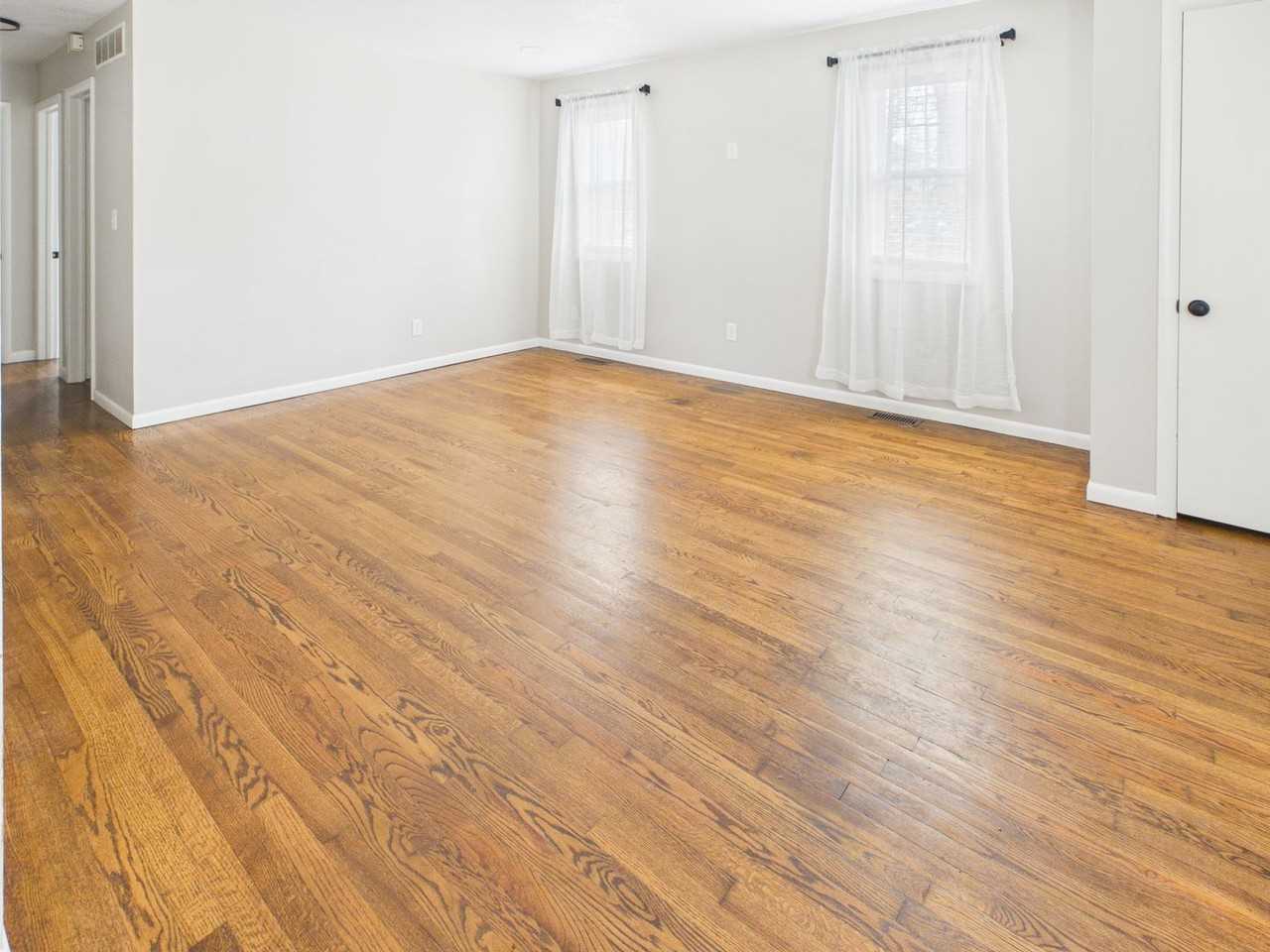 500 Hancock St - Photo 4 of 10