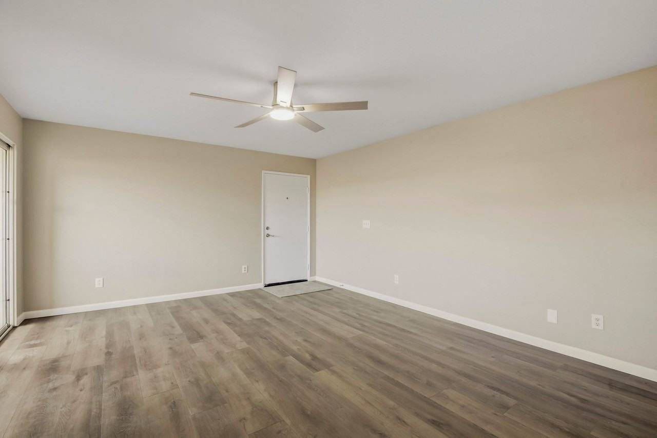 621 D St - Photo 4 of 22