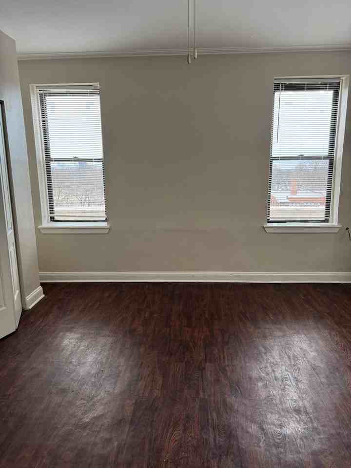 Jeffery Parkway Apartments - Photo 5 of 10