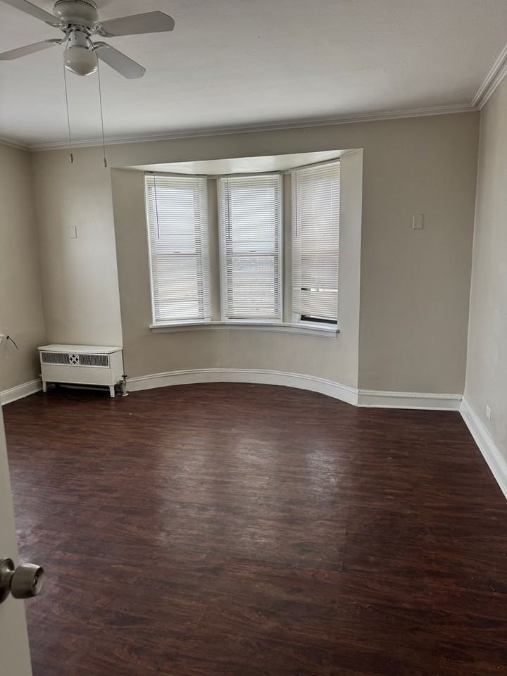 Jeffery Parkway Apartments - Photo 6 of 10