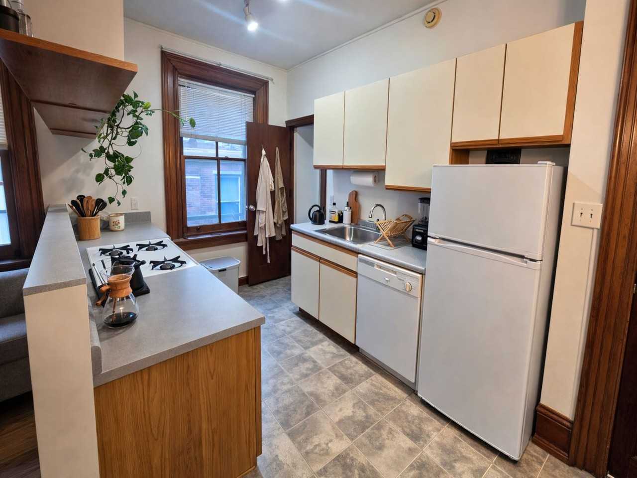 2034 Spring Garden St - Photo 3 of 7