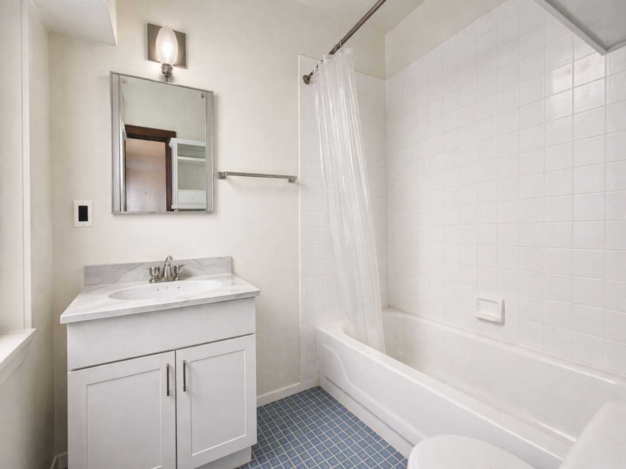 2034 Spring Garden St - Photo 6 of 7