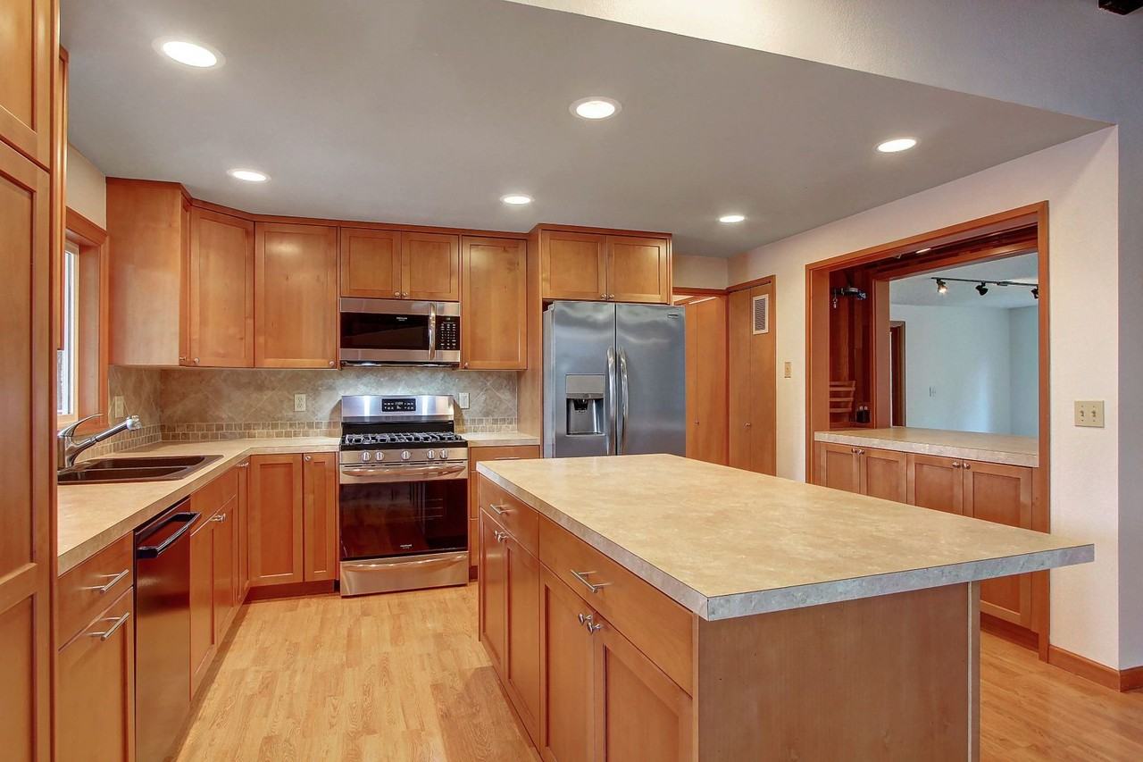 4411 169th St Se - Photo 7 of 29