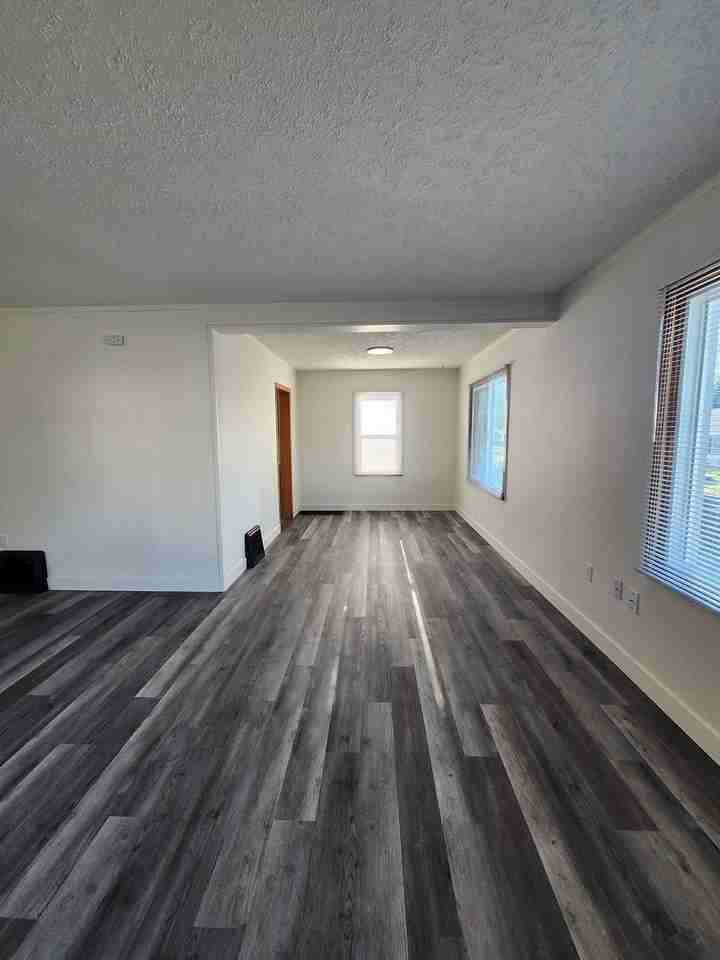 1500 Thayer Dr - Photo 6 of 29