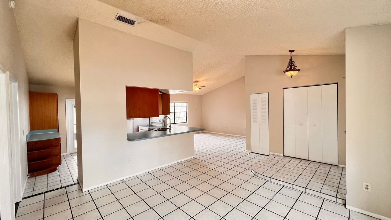 3257 Dudley Dr - Photo 5 of 30