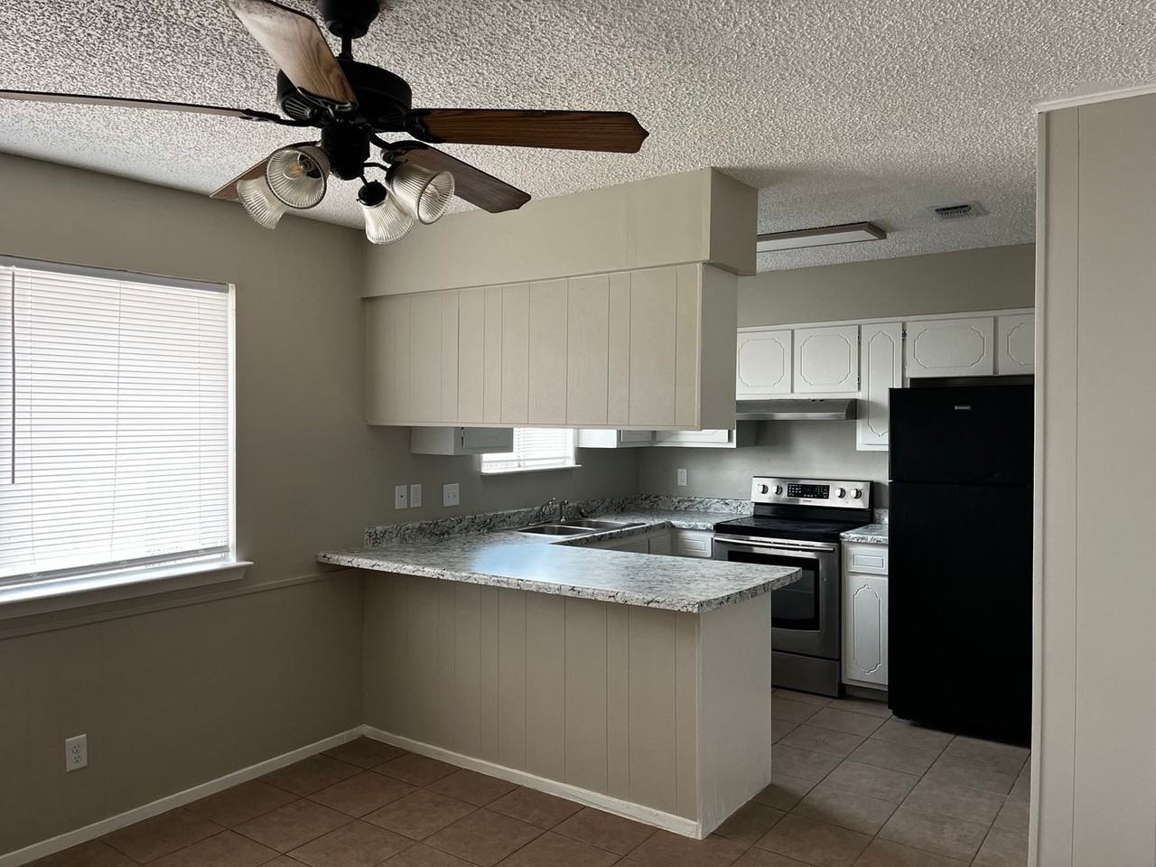 3872 Honeysuckle Ln - Photo 4 of 21