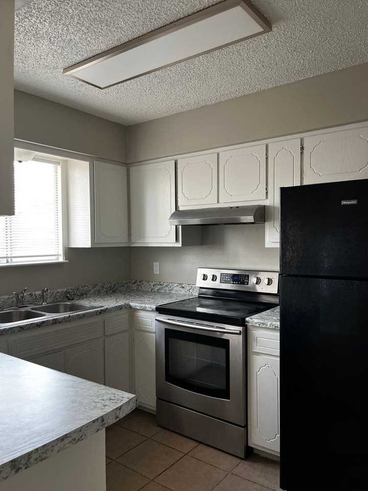 3872 Honeysuckle Ln - Photo 5 of 21