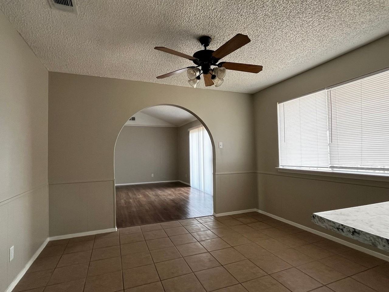 3872 Honeysuckle Ln - Photo 6 of 21