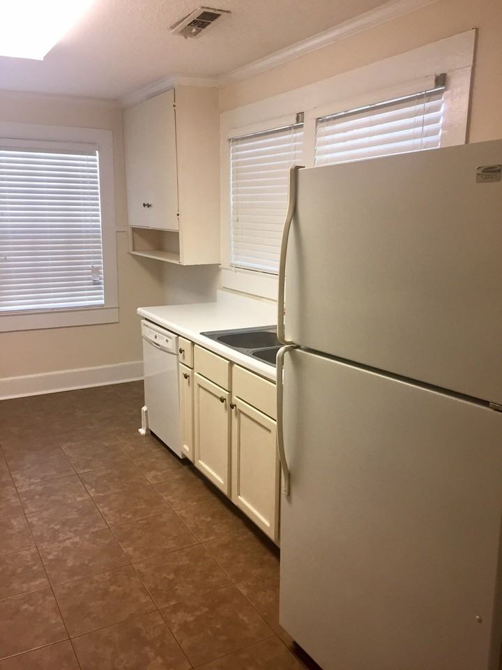 816 Park St - Photo 6 of 15