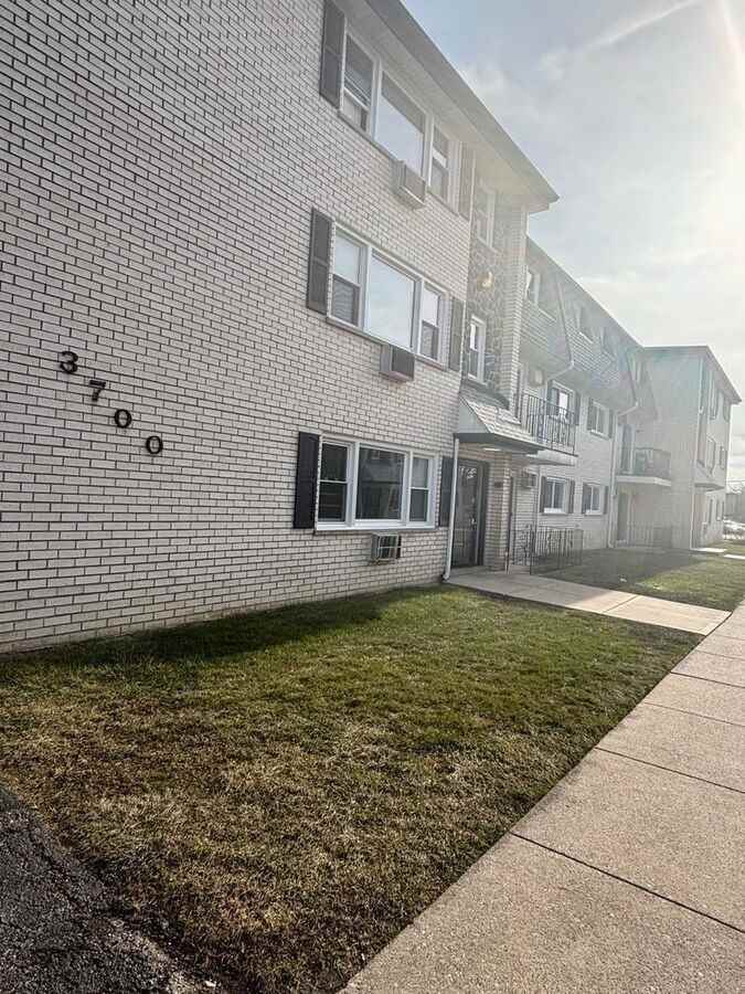 3710 W 119th St #2D - Photo 2 of 8