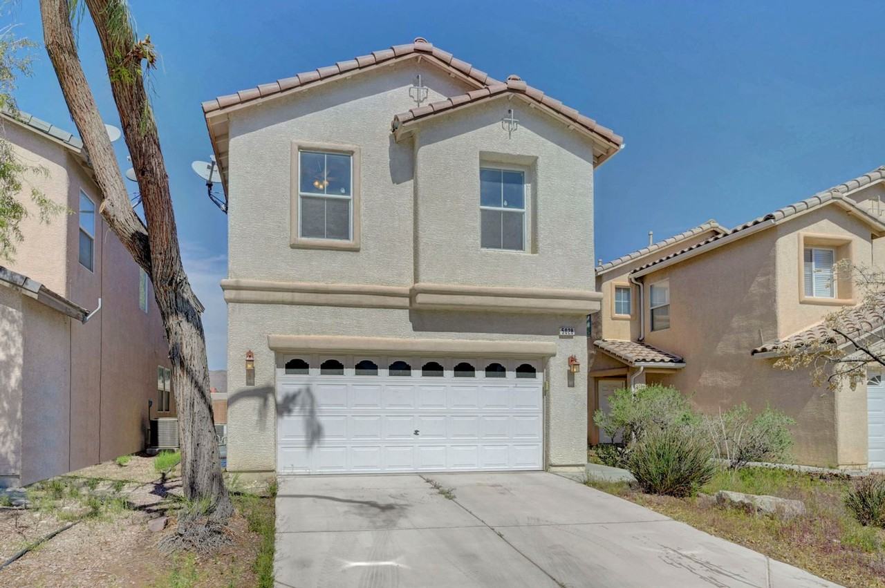 5028 Whistling Acres Ave - Photo 2 of 44