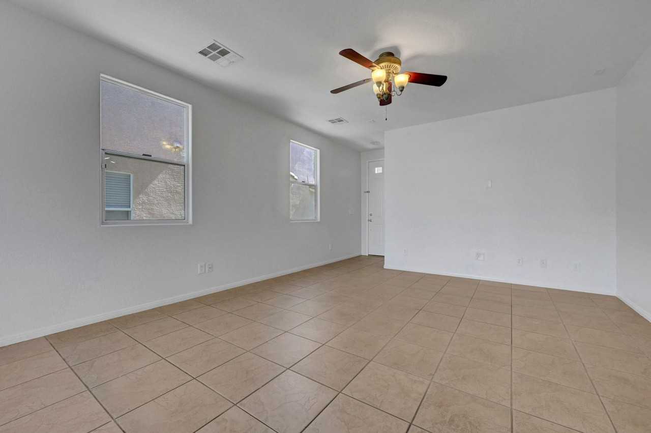 5028 Whistling Acres Ave - Photo 5 of 44