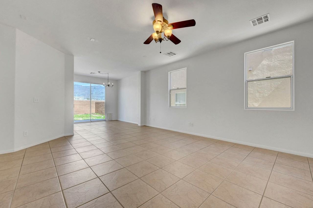 5028 Whistling Acres Ave - Photo 6 of 44