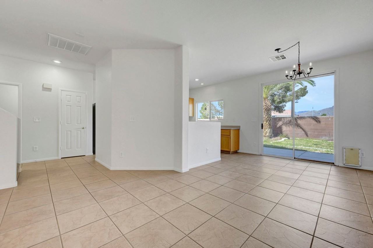 5028 Whistling Acres Ave - Photo 7 of 44