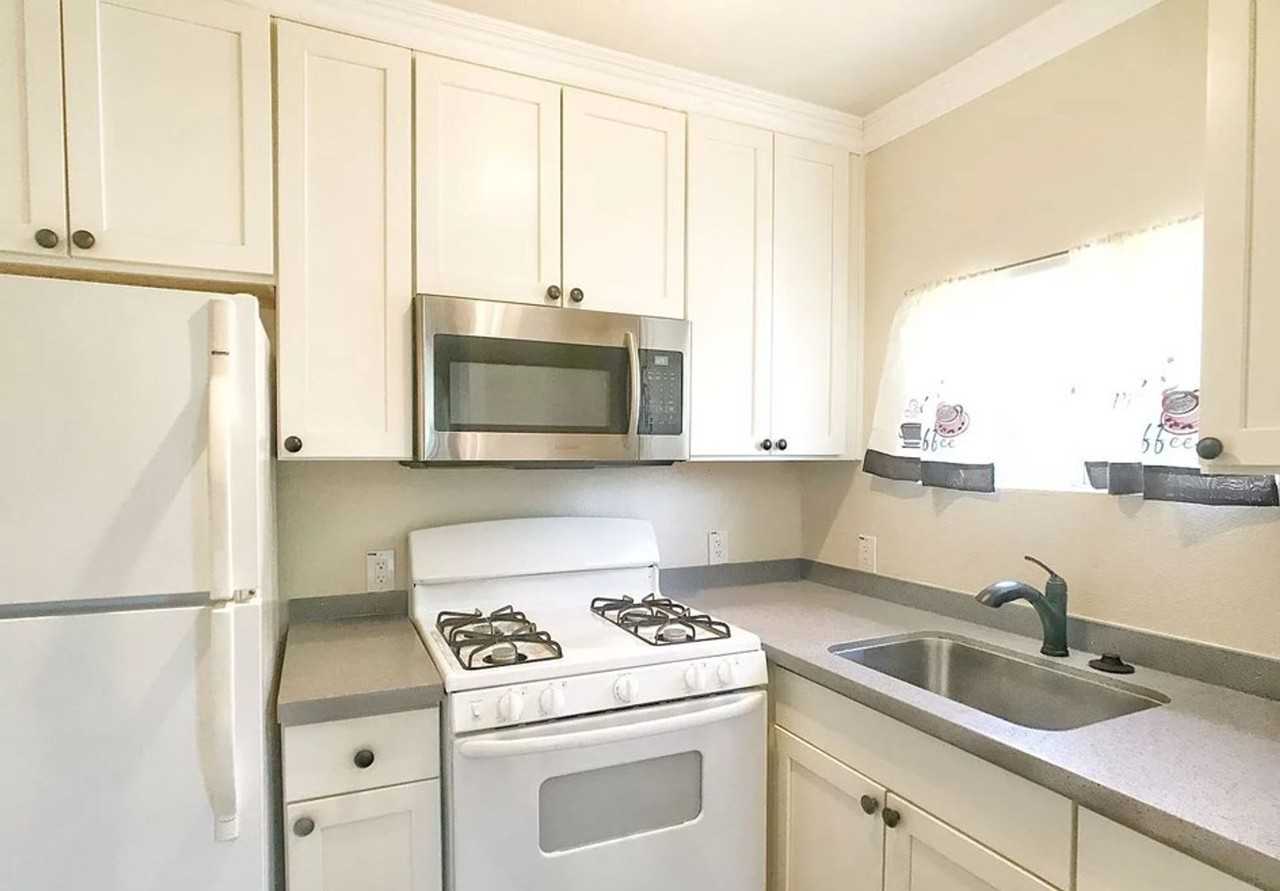 256 B St - Photo 3 of 7