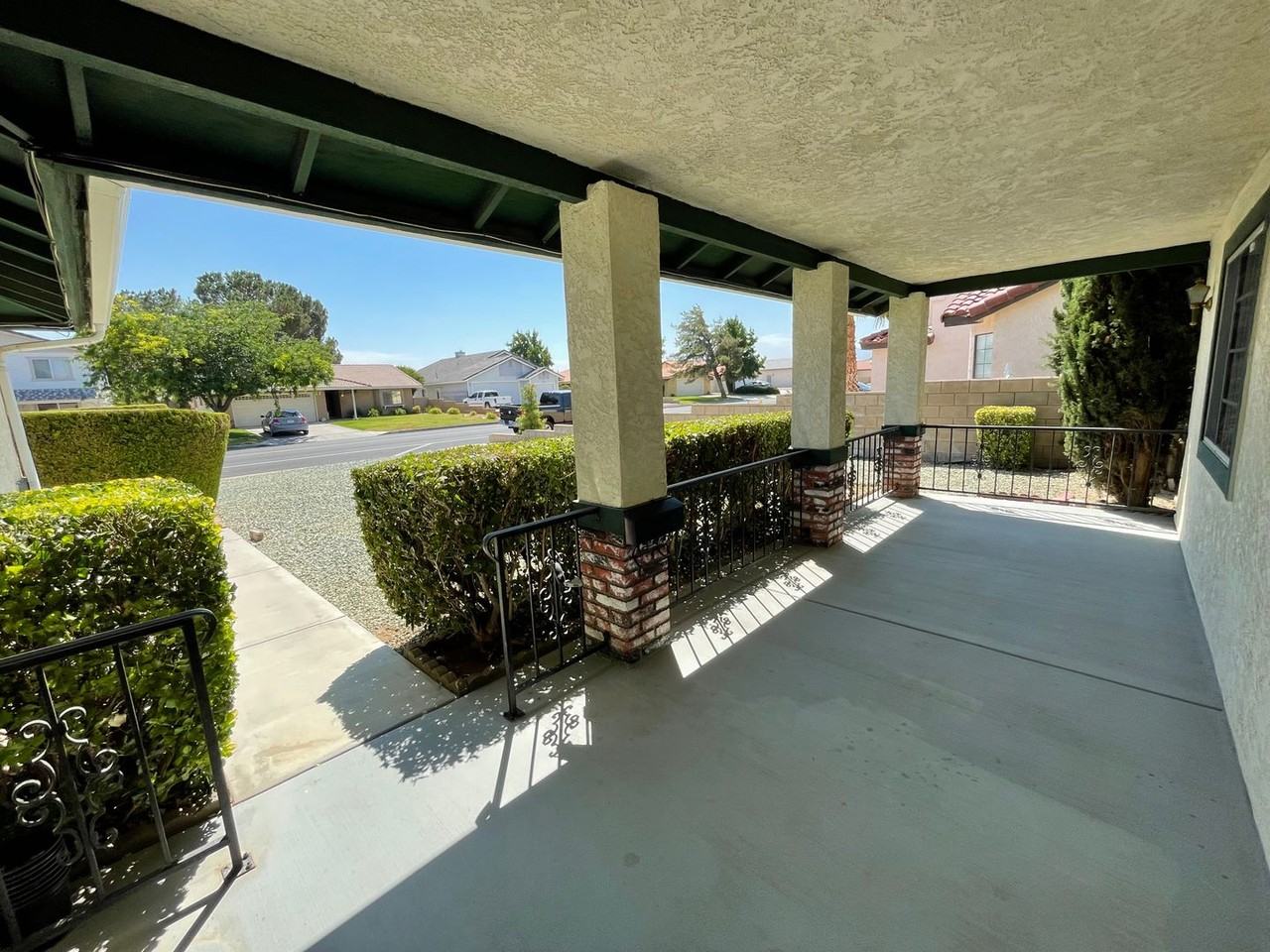 13300 Riverview Dr - Photo 2 of 21