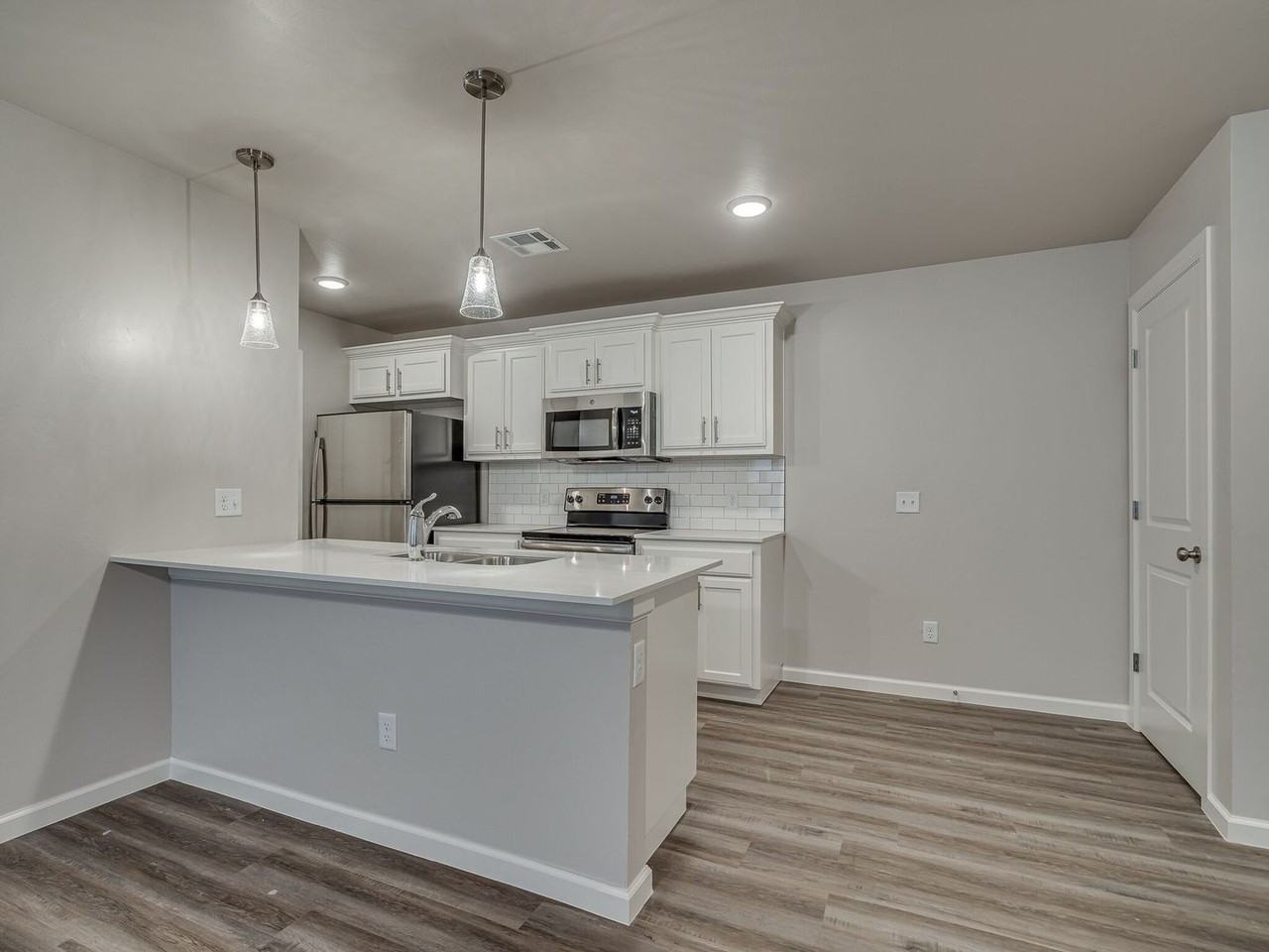 4320 Ne 119th St - Photo 4 of 34