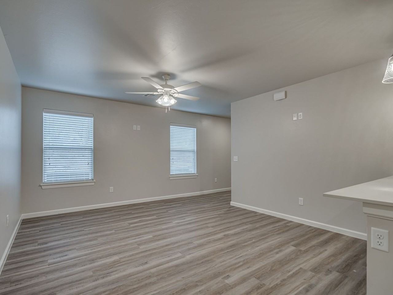 4320 Ne 119th St - Photo 5 of 34