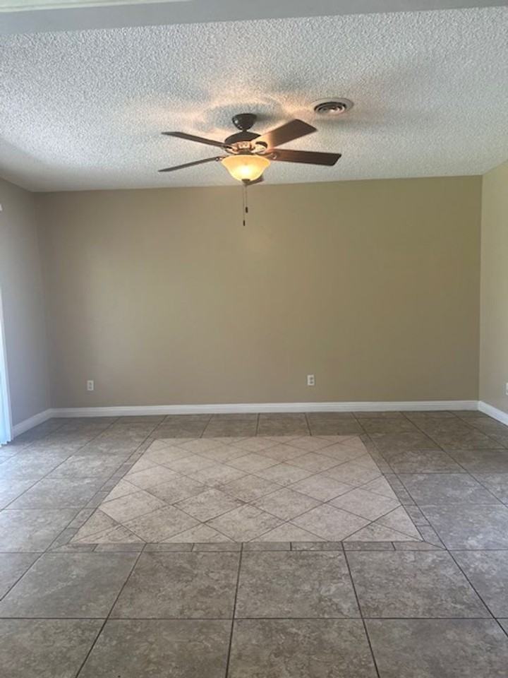 6713 Kimberly Ave - Photo 5 of 15