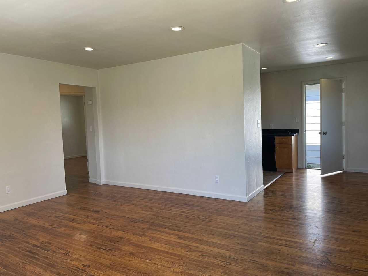 815 Broad St - Photo 3 of 19