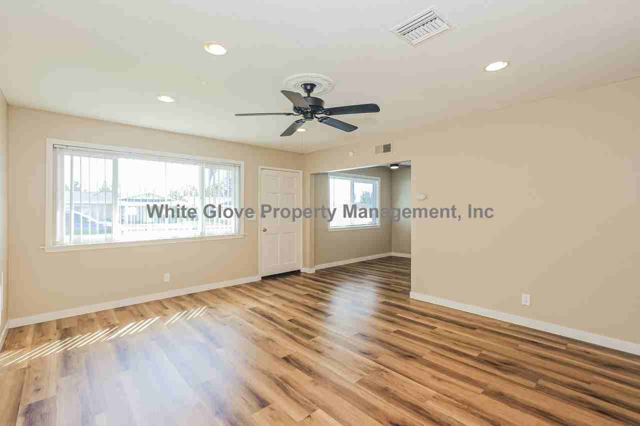 7820 Jadeite Ave - Photo 4 of 16