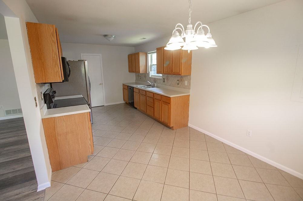 1603 Smiley Ln - Photo 4 of 42